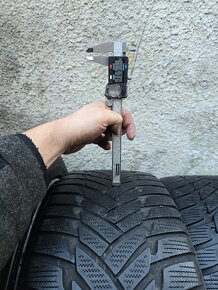 245/45/17 Dunlop - zimní - pošlu poštou 847. - 3