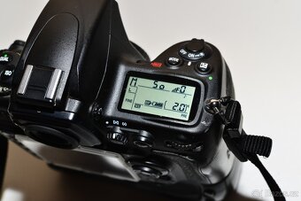 Nikon D700 + Battery Grip - 3