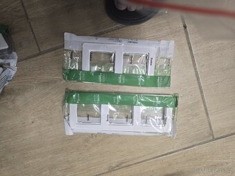 Schneider Sedna zásuvky , vypínače rámečky - 3