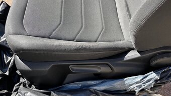 VW Touareg 3 CR7 látkové sedačky 5 míst + dveřní výplně dřev - 3