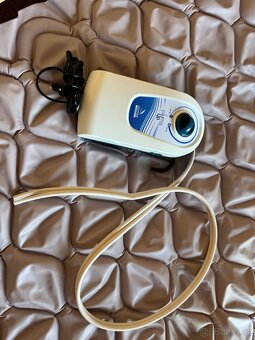 Zdravotnická polohovací postel, vozík, chodítko - 3