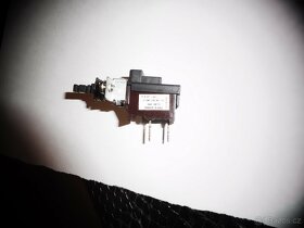 SÍťový vypínač na AKAÍ GX 9 - 3