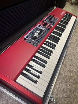 Nord Stage 4 88 a Nord Stage 4 Compact 73 - 3