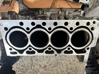 Blok Motoru Volvo D 4204 T5 2.0 D4 133kW Biturbo - 3