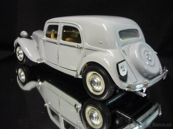 Citroen 15CV 6 Cyl.1952 Maisto 1/18 - 3
