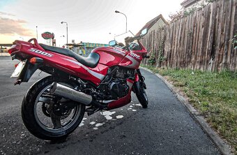 Kawasaki GPZ500S - 3