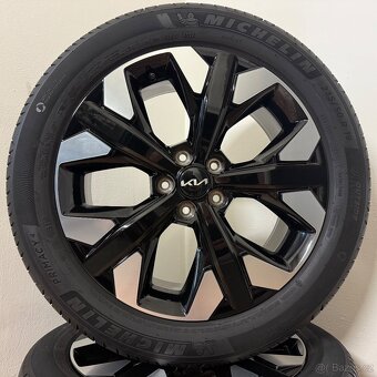 KIA SPORTAGE 5x114,3 R19 ET51+LETNÍ 235/50R19 5,5mm - 3