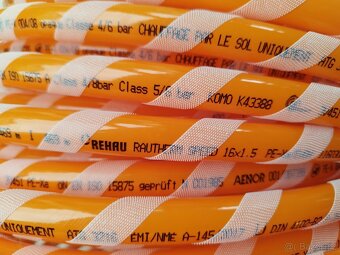 REHAU RAUTHERM SPEED K 16x1,5 mm s páskou s háčky suchý zip - 3