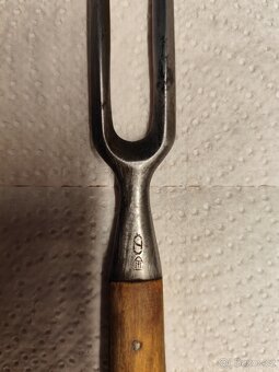 Starožitná ocelová vidlice na maso - 3