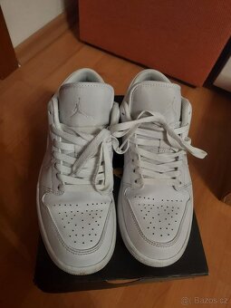 Air Jordan 1 Low "Triple White" - 3