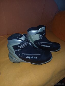 Dvoje kompletní běžky boty 38 a 42 - 3