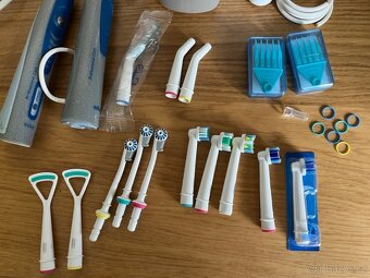 Braun Oral B elektrický kartáček+sprcha,nástavce - 3