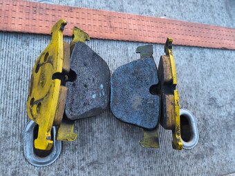 Závodni brzdové destičky BMW M3 - 3