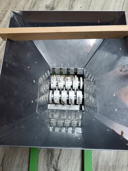 Nerezový drtič ovoce - 3