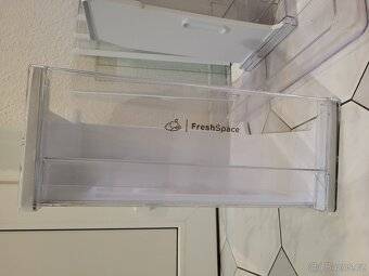Prodám ledničku Indesit- černá - 3