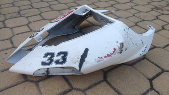 Aprilia RSV 1000R podsedlový plast - 3
