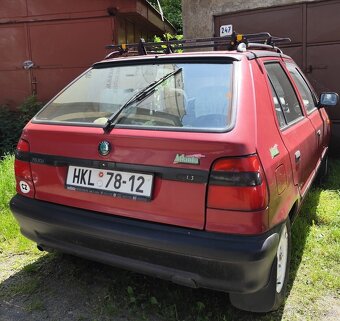 Škoda Felicia 1.3 – zachovalá, červená, s nosiči
- 3