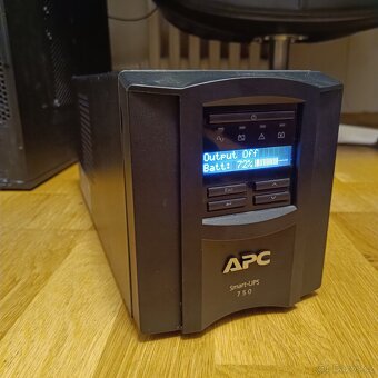 UPS APC Smart-UPS 750 - 3