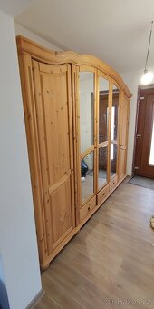 Velká dřevěná masivní skříň Jitona Arosa - 3