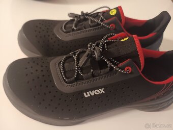 Bezpečnostní boty UVEX 43 - 3