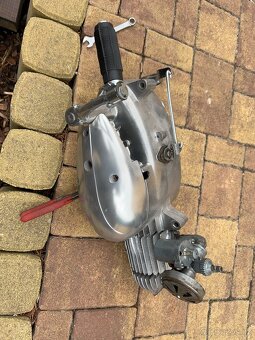 motor Jawa 550 - 3