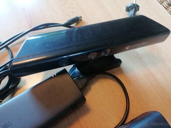 Xbox 360 E + Kinect, kapacita 4GB 2x ovladac, 2x Hra - 3