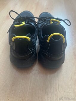 REZERVACE vel.41 tenisky NIKE REACT LIVE black-yellow - 3