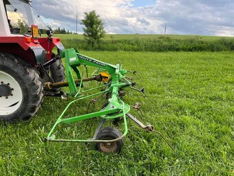 Obraceč sena Deutz Fahr KH400 -rozsah 4 metry- - 3
