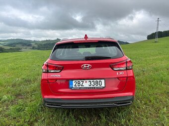 2022 Hyundai i30 combi - jako nový, v záruce - 3