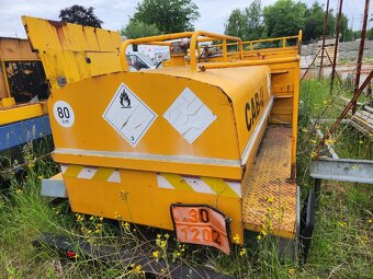 Hákový kontiner cisterna PHM 2800l včetně výdeje - 3