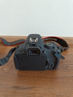 Canon EOS 700D - 3