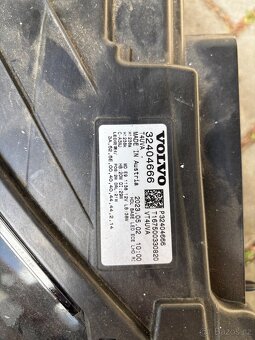 Světlomet Volvo XC40 - 3