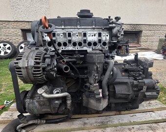 Prodám motor s převodovkou Golf5,Octavie 2,0 tdi 103kw - 3