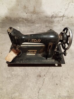 Retro šicí stroj LADA - 3