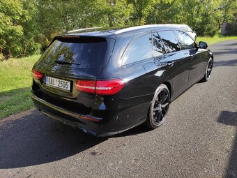 Mercedes-Benz E220d AMG paket - 3