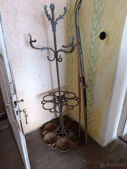 Věšák - 3