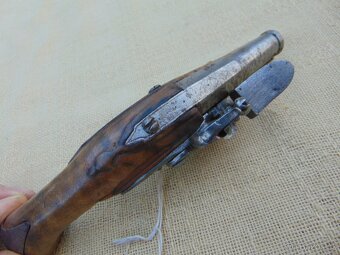 Pistole křesadlová - 3