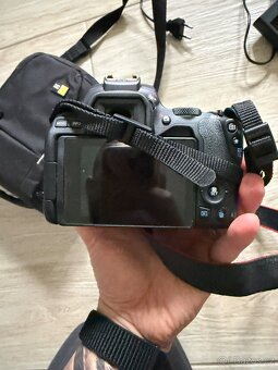 Canon EOS 250D + EF-S 18-55mm - 3