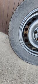 Zimní pneu 195/65r15 s plech. disky - 3