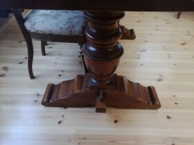 Prodám jídelní dřevěný stůl z masivu,6stylových židlí - 3