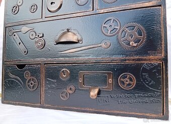 RECYCLE ART STEAMPUNK BOX 26,5 x 32 cm. Lakované dřevo. - 3