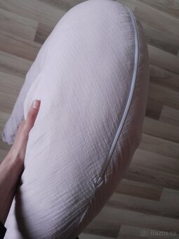 Mušelínový velký kojící těhotenský polštář starorůžový relax - 3
