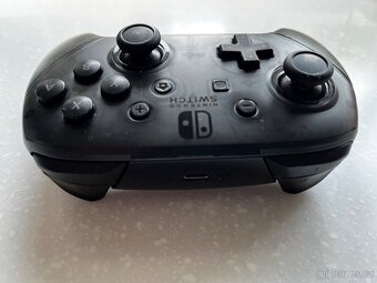 Nintendo Switch Pro controller - 3