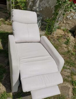 Bílé RELAXAČNÍ KŘESLO - 3
