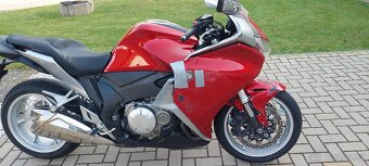 Honda VFR 1200 F - 3