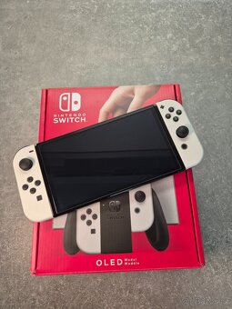 Nintendo Switch OLED (bílý model) - 3
