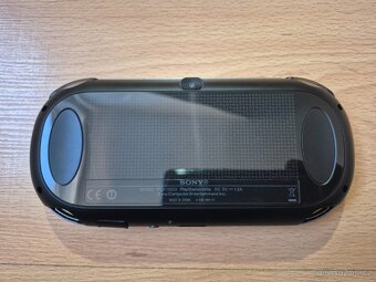 Predám Playstation Vita PCH-1003 OLED - 3