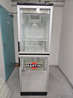 chladnička s vitrínou - 3