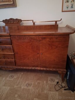 Starožitná jídelna-Art deco. Komoda,vitrina, jídelní stůl - 3