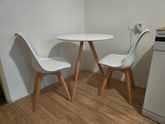 Stůl a dvě židle - 3